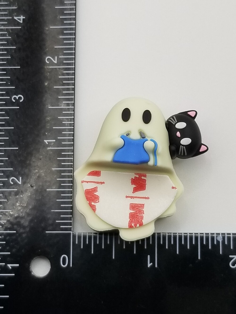 Ghostees Mystery Phone Buddy: Crocheting Ghost - Picture 4 of 6